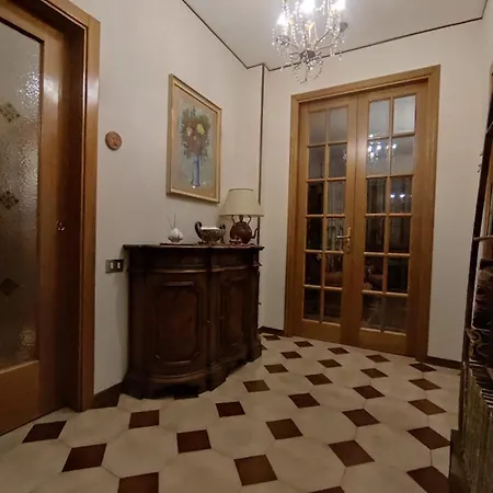 La Jolie Guest house *